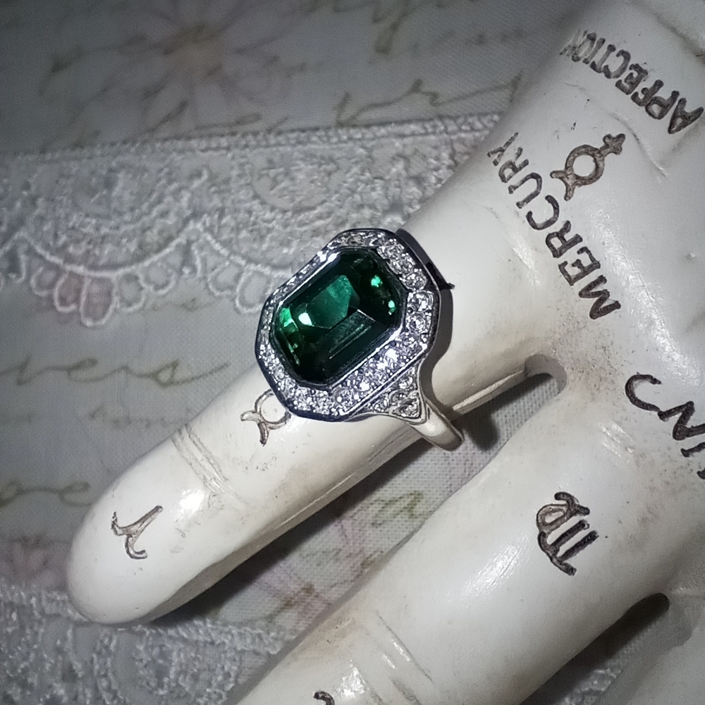 Green Gemstone Ring - image 6